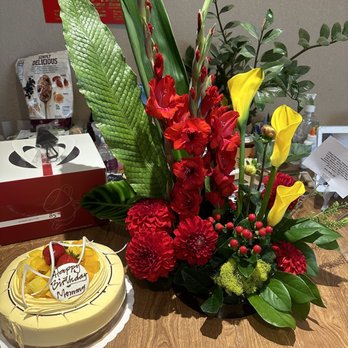 Alicia's Flowers - Final product for my mom's birthday and she loved it! - Florists Near Me - Newport Beach, California Alicia's Flowers - Final product for my mom's birthday and she loved it! - Florists Near Me - Newport Beach, California