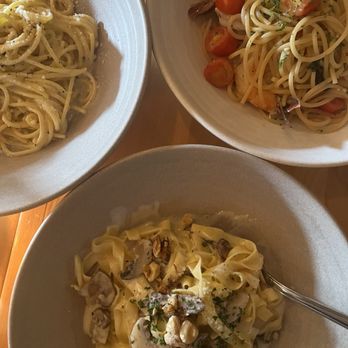 Sara The Wine Bar - Fettuccine Crema Mushroom, Spaghetti Cacio e Pepe, Spaghetti con Scampi - Wine Bars Near Me - Culver City, California Sara The Wine Bar - Fettuccine Crema Mushroom, Spaghetti Cacio e Pepe, Spaghetti con Scampi - Wine Bars Near Me - Culver City, California