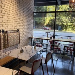 Vic's Pizzeria - Interior