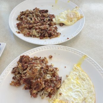 Hugos Restaurant - Corned beef hash - Breakfast & Brunch Near Me - Carpinteria, California