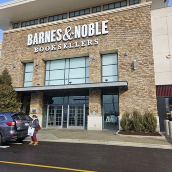 Barnes & Noble - Bookstores Near Me - Oak Brook, Illinois