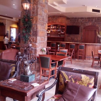 Tivoli Lodge - Lobby bar and breakfast area - Hotels Near Me - Vail, Colorado Tivoli Lodge - Lobby bar and breakfast area - Hotels Near Me - Vail, Colorado