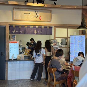 YiFang Taiwan Fruit Tea - Pick up area/plenty of seats - Bubble Tea Near Me - Tempe, Arizona