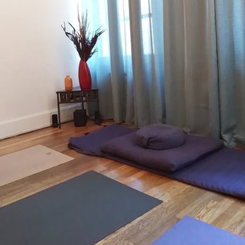 Chillax OM - Yoga, Chigong, meditation and exercise Therapy group classes - Acupuncture Near Me - Evergreen, Colorado