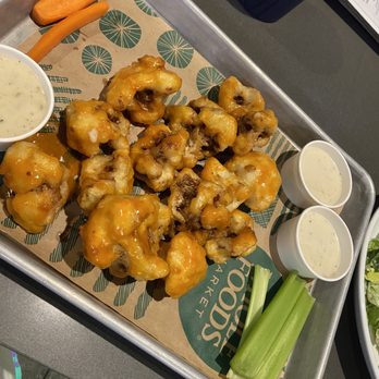 Two Tides Bar - Buffalo cauliflower - Bars Near Me - Honolulu, Hawaii