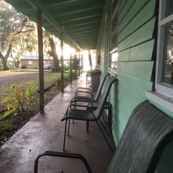 Welaka Inn - Peaceful sitting area.