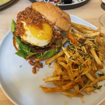 Eggy’s Neighborhood Kitchen - Jalapeño Birger - Breakfast & Brunch Near Me - Berkeley, California Eggy’s Neighborhood Kitchen - Jalapeño Birger - Breakfast & Brunch Near Me - Berkeley, California