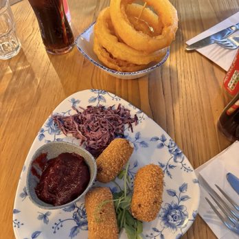 Berties Proper Fish & Chips - Macaroni cheese croquettes and onion rings - Fish & Chips Near Me - Edinburgh, EDH Berties Proper Fish & Chips - Macaroni cheese croquettes and onion rings - Fish & Chips Near Me - Edinburgh, EDH