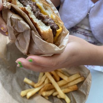 Schooner or Later - Kids cheeseburger - Sandwiches Near Me - Long Beach, California Schooner or Later - Kids cheeseburger - Sandwiches Near Me - Long Beach, California