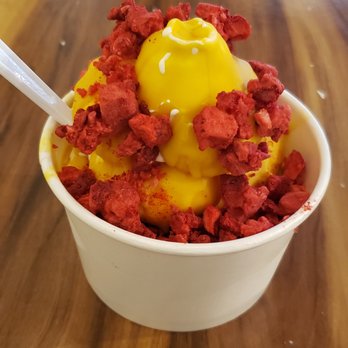 Simons Says Dip This - Passionfruit dip, freeze dried strawberry topping - Ice Cream & Frozen Yogurt Near Me - Durham, North Carolina