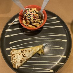 Maracaibo Bistro - Ice cream & Maracuya pie