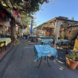 Estrellita Mexican Bistro - Outside seating