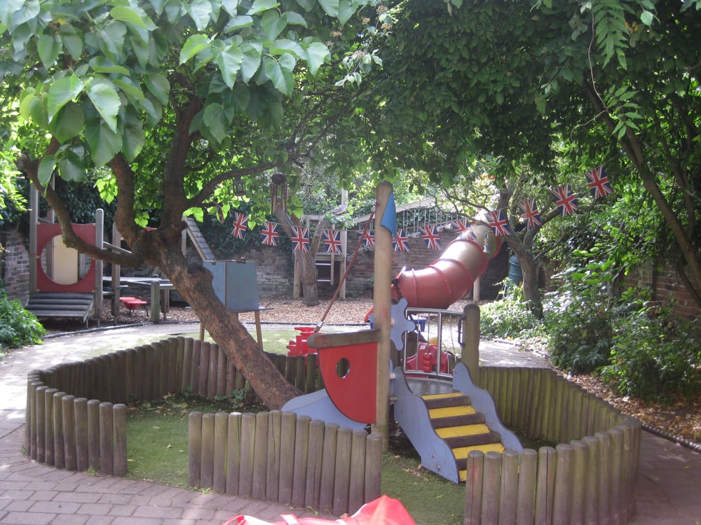 LEAPFROG NEIGHBOURHOOD NURSERY 10/13 Yarborough Road, Southsea