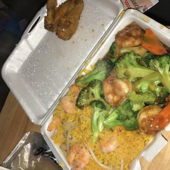 New Garden - Chicken & broccoli w shrimp fried rice (i took one of my hunnis wings) - Chinese Near Me - Philadelphia, Pennsylvania New Garden - Chicken & broccoli w shrimp fried rice (i took one of my hunnis wings) - Chinese Near Me - Philadelphia, Pennsylvania