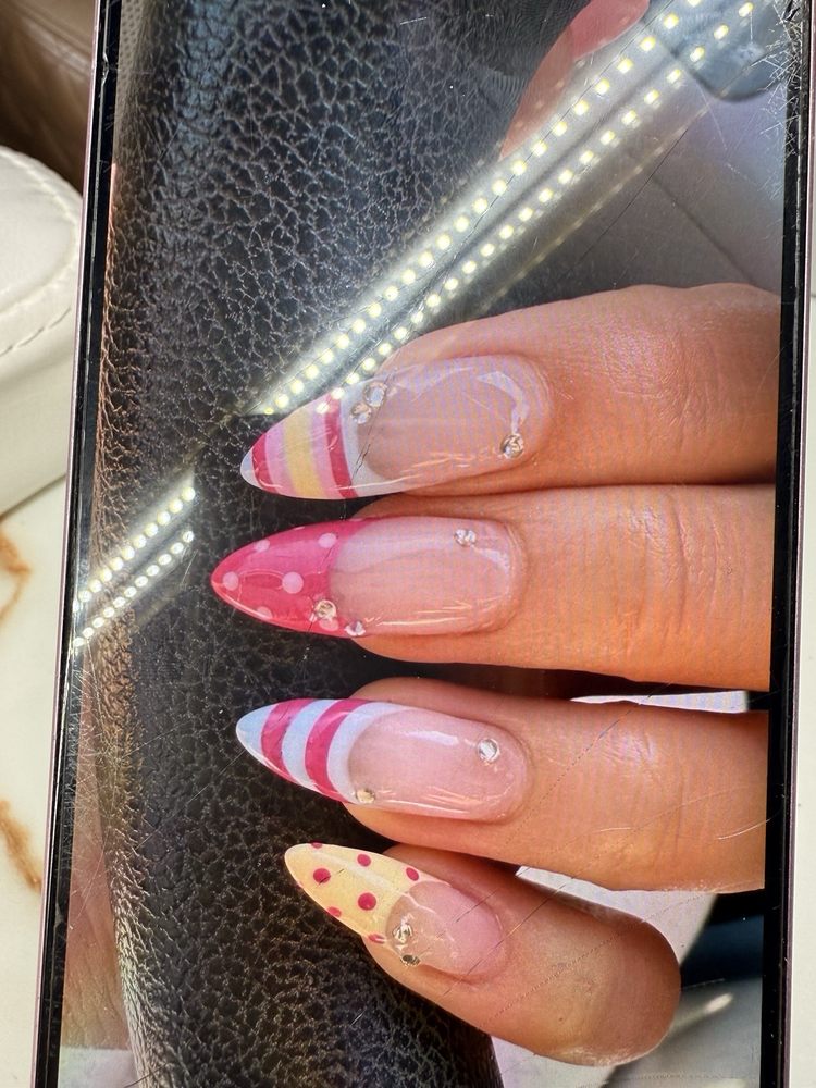 Forest Nails Logo