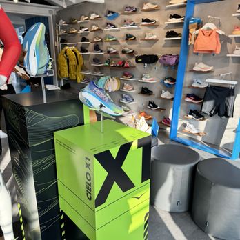 HOKA Store -Venice - Front of store - Shoe Stores Near Me - Venice, California