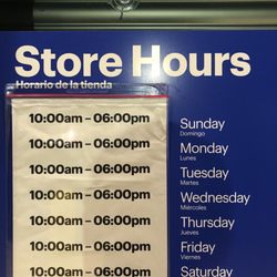 Best Buy Outlet - Entrance door sign