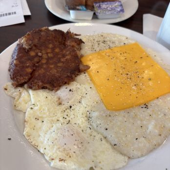 Omelette House - Eggs, corned beef hash, and cheese grits - New American Near Me - Savannah, Georgia Omelette House - Eggs, corned beef hash, and cheese grits - New American Near Me - Savannah, Georgia