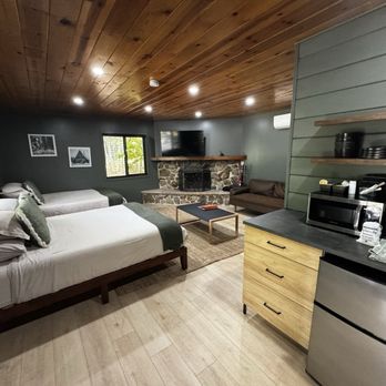 The Pinetree Hotel - 4 person cabin - Hotels Near Me - Idyllwild-Pine Cove, California The Pinetree Hotel - 4 person cabin - Hotels Near Me - Idyllwild-Pine Cove, California