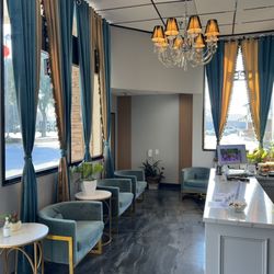 Elegant Foot Spa - Lobby