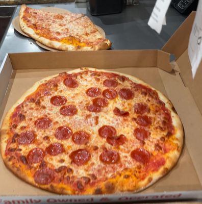 Juniors Pizza, Subs & Wings by null