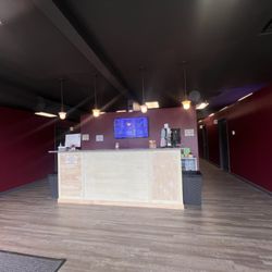 Platinum Tan Nashua - Lobby view