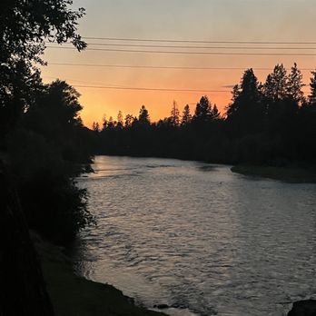 Riverpark RV Resort - Beautiful sunset on the rogue river. - Campgrounds Near Me - Grants Pass, Oregon Riverpark RV Resort - Beautiful sunset on the rogue river. - Campgrounds Near Me - Grants Pass, Oregon