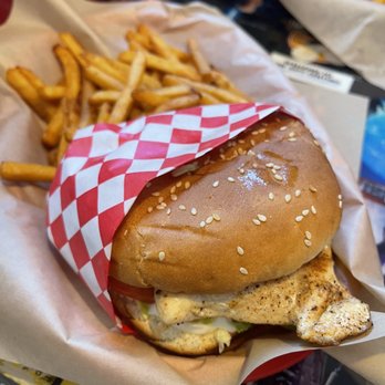 Nurd Berger Cafe - Chicken Sandwich - Burgers Near Me - Globe, Arizona