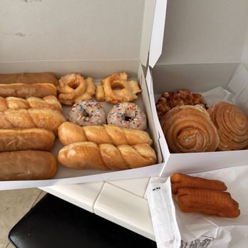 Good Glaze Donuts and Ice Cream - Amazing try the cinnamon rolls for sure! - Donuts Near Me - Redlands, California Good Glaze Donuts and Ice Cream - Amazing try the cinnamon rolls for sure! - Donuts Near Me - Redlands, California