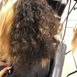 Marinettes Unisex Salon