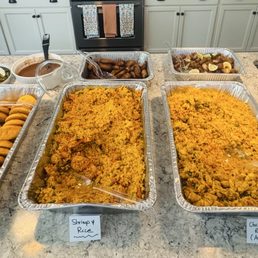 Empeñadas, Arroz con pollo, Arroz con camarones, chicharrón, plátanos, frijoles Empeñadas, Arroz con pollo, Arroz con camarones, chicharrón, plátanos, frijoles