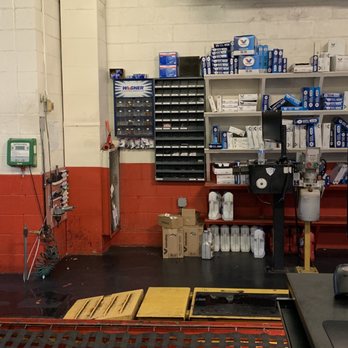 Valvoline Instant Oil Change - Oil Change Stations Near Me - POTOMAC FALLS, Virginia Valvoline Instant Oil Change - Oil Change Stations Near Me - POTOMAC FALLS, Virginia
