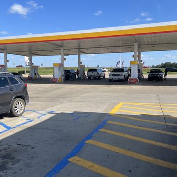 Fast Lane - a gas station with cars parked in the lot - Convenience Stores Near Me - Wright City, Missouri