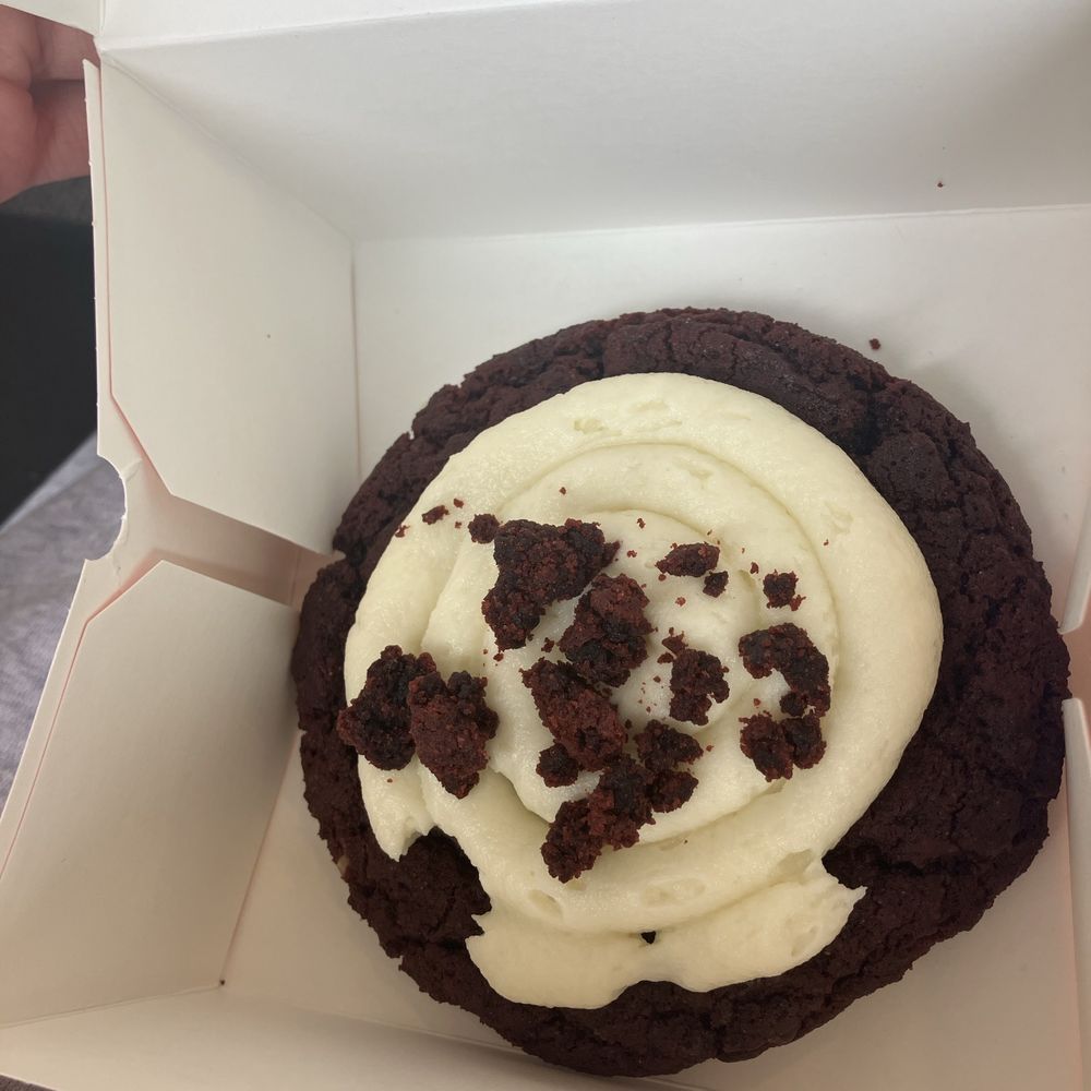 Red velvet cupcake cookie