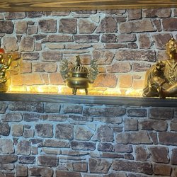 Demi's Noodle House - Cool little statues