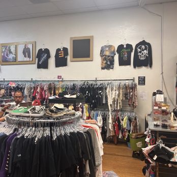Plato's Closet San Mateo - Used, Vintage & Consignment Near Me - San Mateo, California Plato's Closet San Mateo - Used, Vintage & Consignment Near Me - San Mateo, California