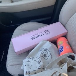 The cute pink box! Would be a great gift!
