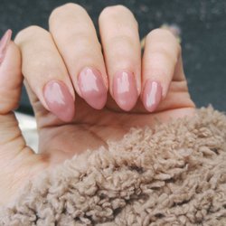 D Uñas - Uñas esculpidas con esmaltado semi-permantente.