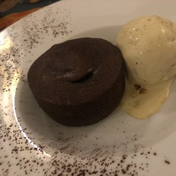 A l'Affiche - Chocolate lava cake - French Near Me - Paris, 75