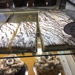 Eastway Bake Shoppe - Their famous vanilla cake. Aka millefeuille