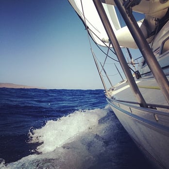 Honolulu Sailing - Making the crossing between Honolua Bay, Maui, and the north shore of Molokai. - Sailing Near Me - Honolulu, Hawaii Honolulu Sailing - Making the crossing between Honolua Bay, Maui, and the north shore of Molokai. - Sailing Near Me - Honolulu, Hawaii