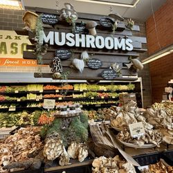 Central Market - Choose your fungi