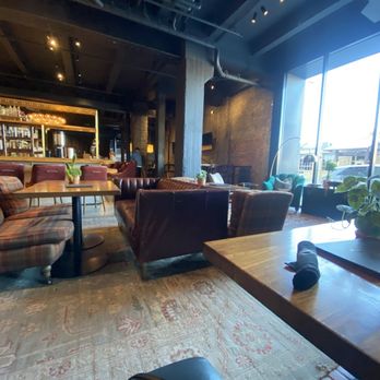 Crossroads Hotel - Lounge for breakfast - Hotels Near Me - Kansas City, Missouri