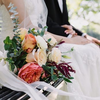 Boulevard Florist - Beautiful and colorful Garden Rose brides bouquet - Florists Near Me - Westminster, California Boulevard Florist - Beautiful and colorful Garden Rose brides bouquet - Florists Near Me - Westminster, California