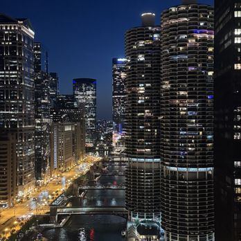 LH Rooftop - Nighttime views - Cocktail Bars Near Me - Chicago, Illinois
