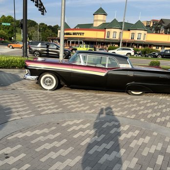 Sunliner Diner - Outside - Diners Near Me - Pigeon Forge, Tennessee Sunliner Diner - Outside - Diners Near Me - Pigeon Forge, Tennessee