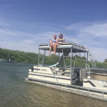 Fisher's Landing Resort - Party boat at a sand bar - Resorts Near Me - Martinez Lake, Arizona