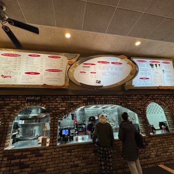 Oscar's Frozen Custard - counter - Ice Cream & Frozen Yogurt Near Me - Milwaukee, Wisconsin