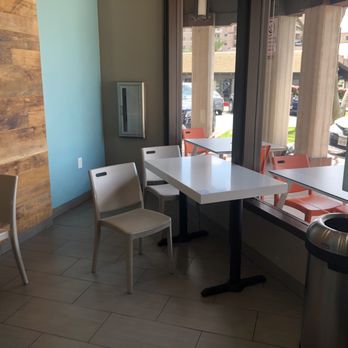 Robeks Fresh Juices & Smoothies - Indoor seating - Juice Bars & Smoothies Near Me - Pasadena, California Robeks Fresh Juices & Smoothies - Indoor seating - Juice Bars & Smoothies Near Me - Pasadena, California