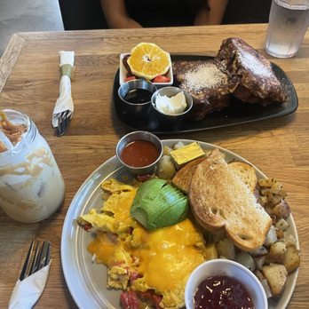 Cafe Dantorels - Cafes Near Me - Sacramento, California